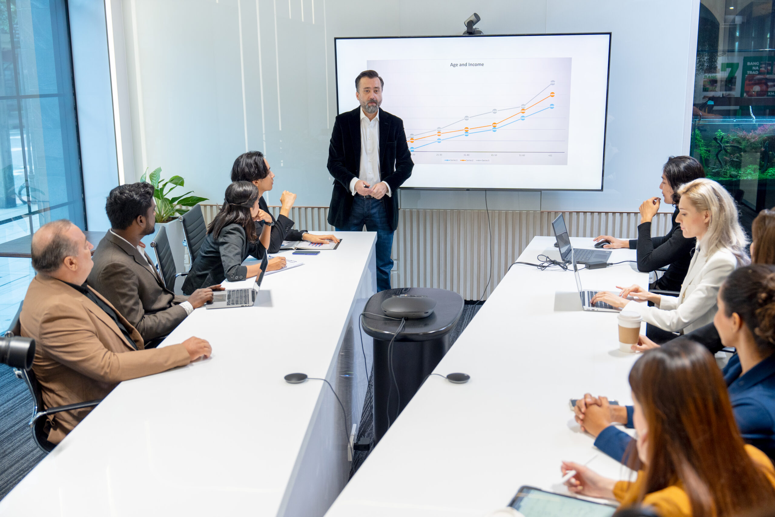 Fund sponsor presenting an investment opportunity to a room of investors