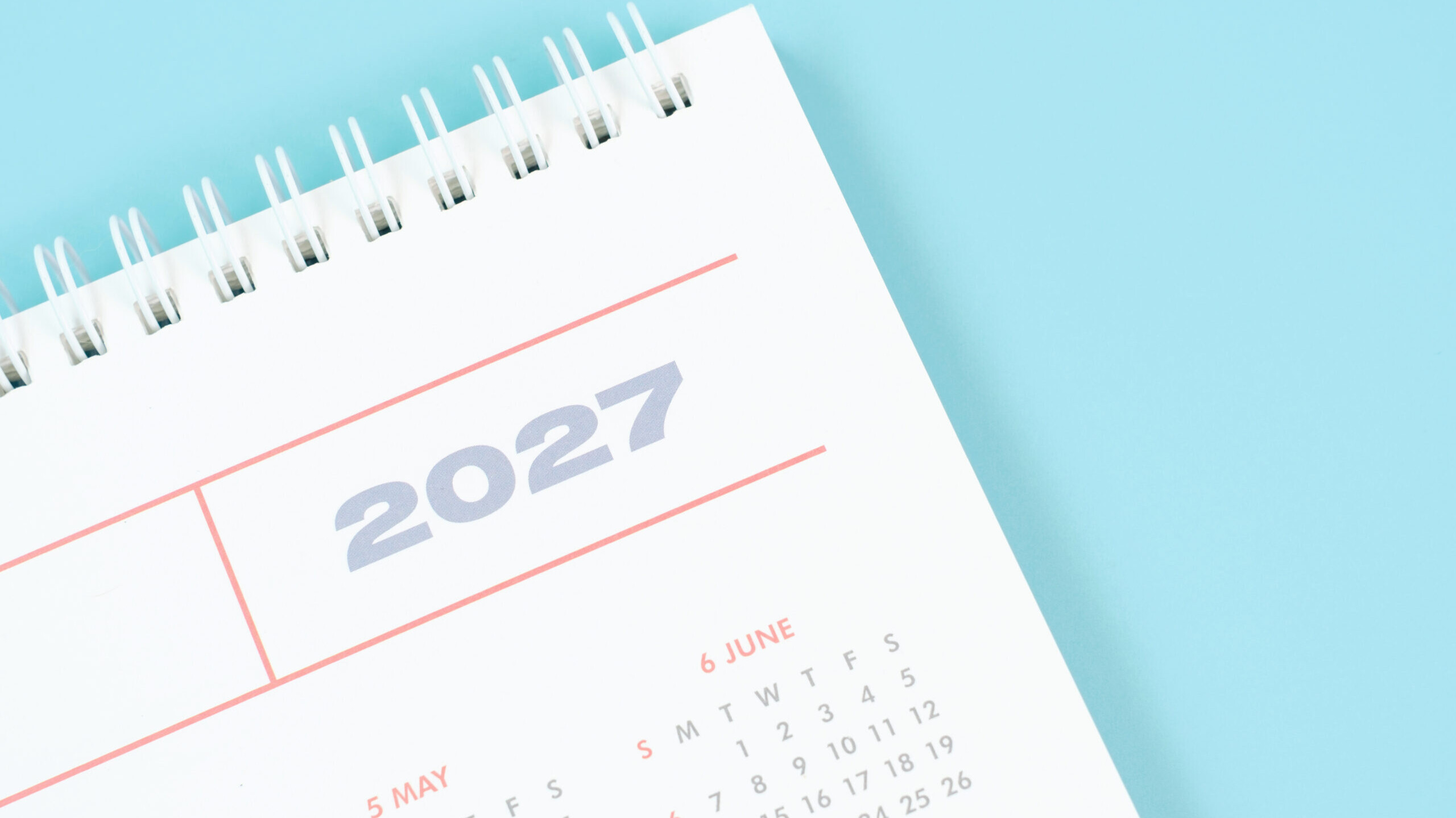2027 desk calendar representing the outlook for alternative investments in retirement accounts