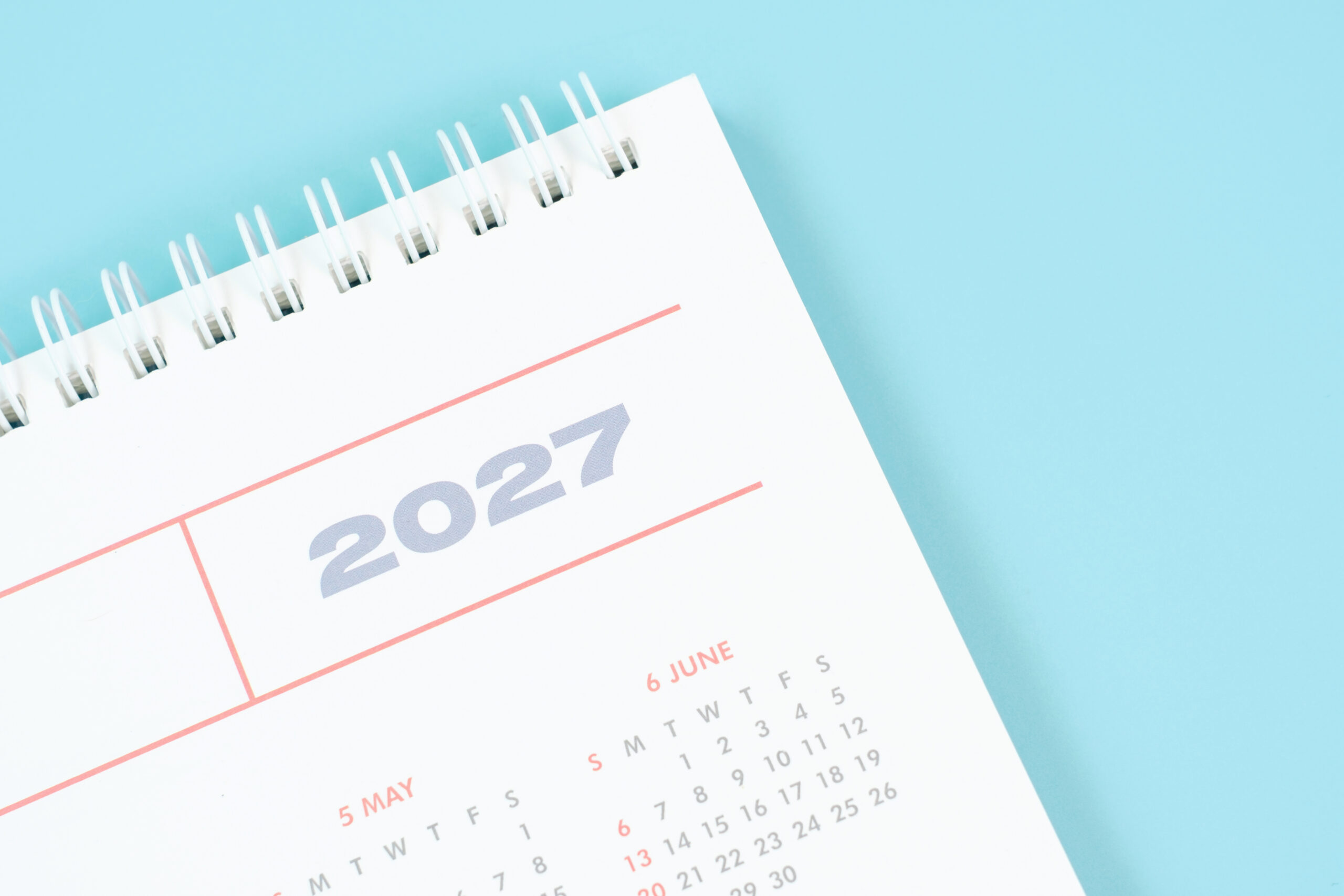 2027 desk calendar representing the outlook for alternative investments in retirement accounts