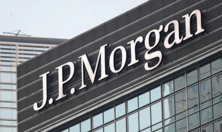 JP Morgan vs. IRA Financial: Choosing the Right Solo 401(k) for Self-Employed Investors